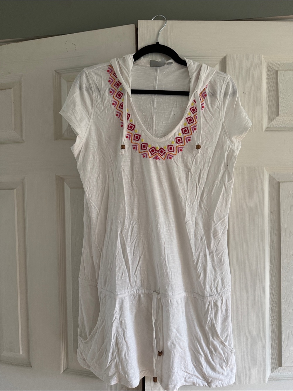White Hooded swim coverup with Pink & Yellow Embroidered Neckline Athleta large